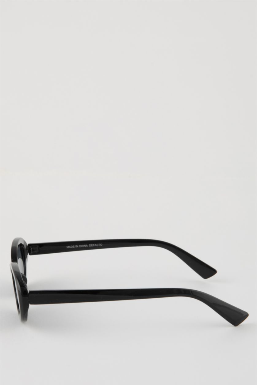 Woman Black Woman Oval Plastic Sunglasses