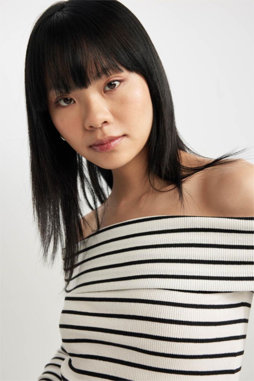 حريمي اوف وايت تيشيرت كم طويل سليم فيت مضلع