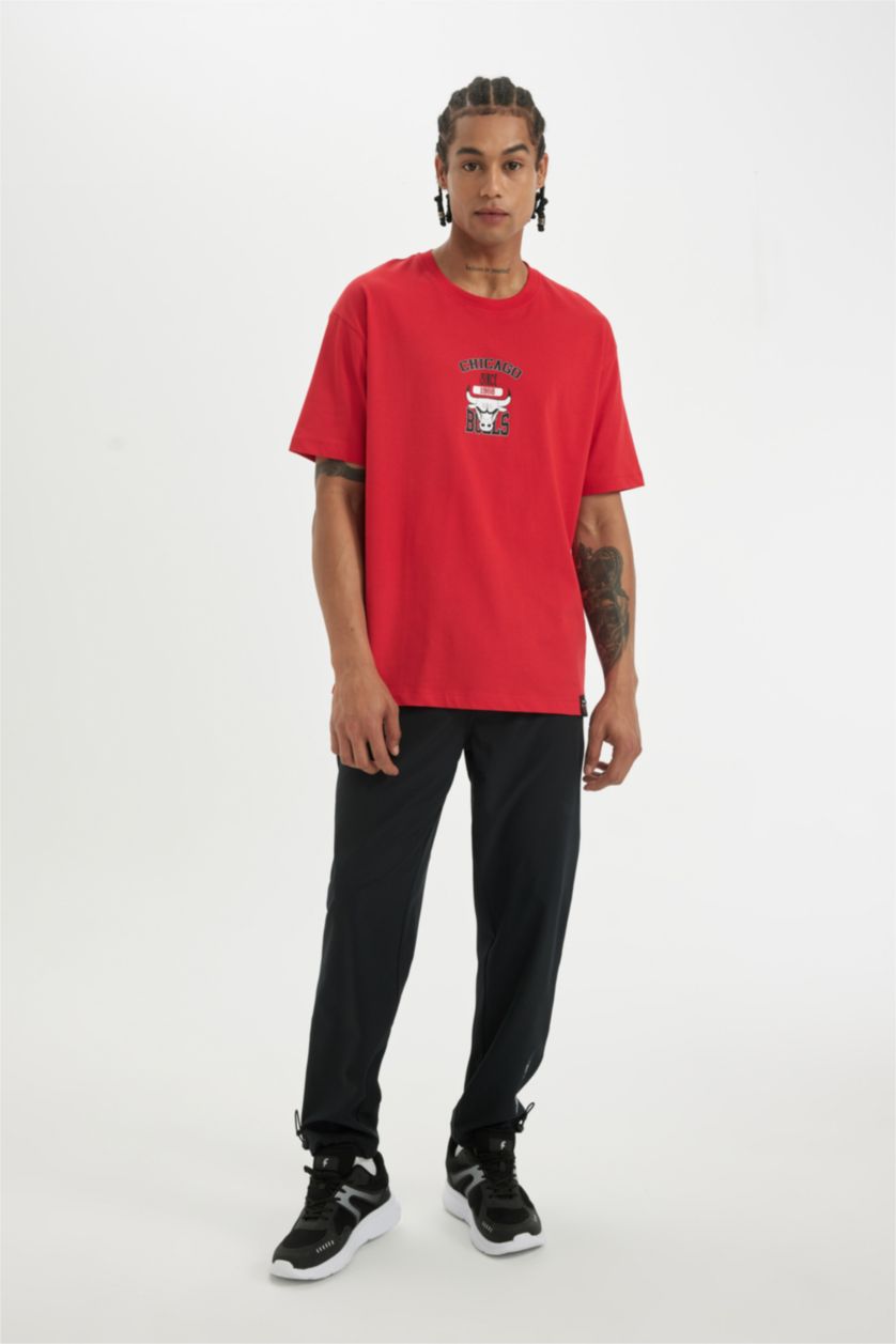 Erkek Kırmızı DeFactoFit NBA Chicago Bulls Boxy Fit Bisiklet Yaka Kısa Kollu Tişört