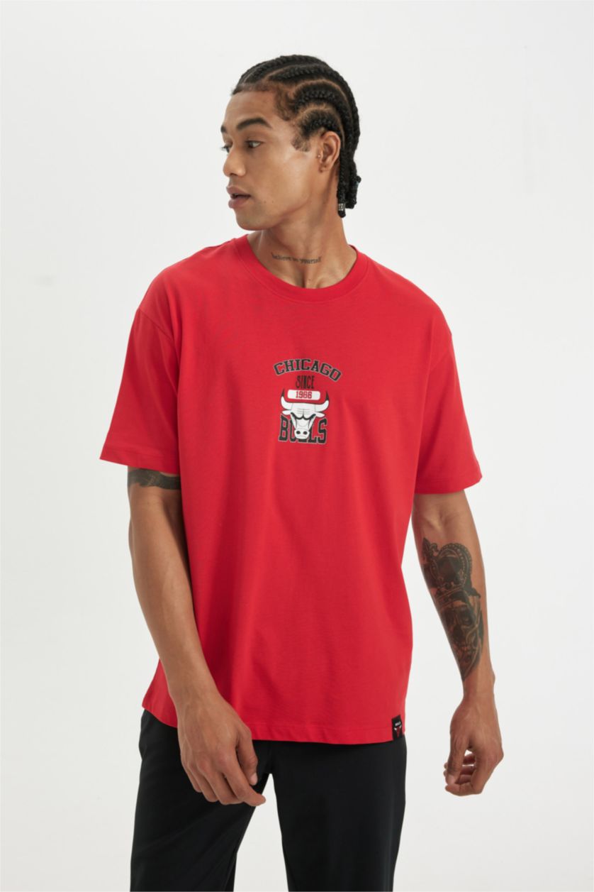 Erkek Kırmızı DeFactoFit NBA Chicago Bulls Boxy Fit Bisiklet Yaka Kısa Kollu Tişört