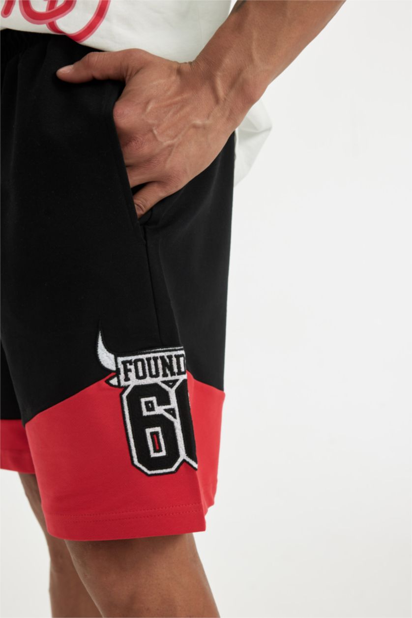 MAN Black DeFactoFit NBA Chicago Bulls Standard Fit Shorts