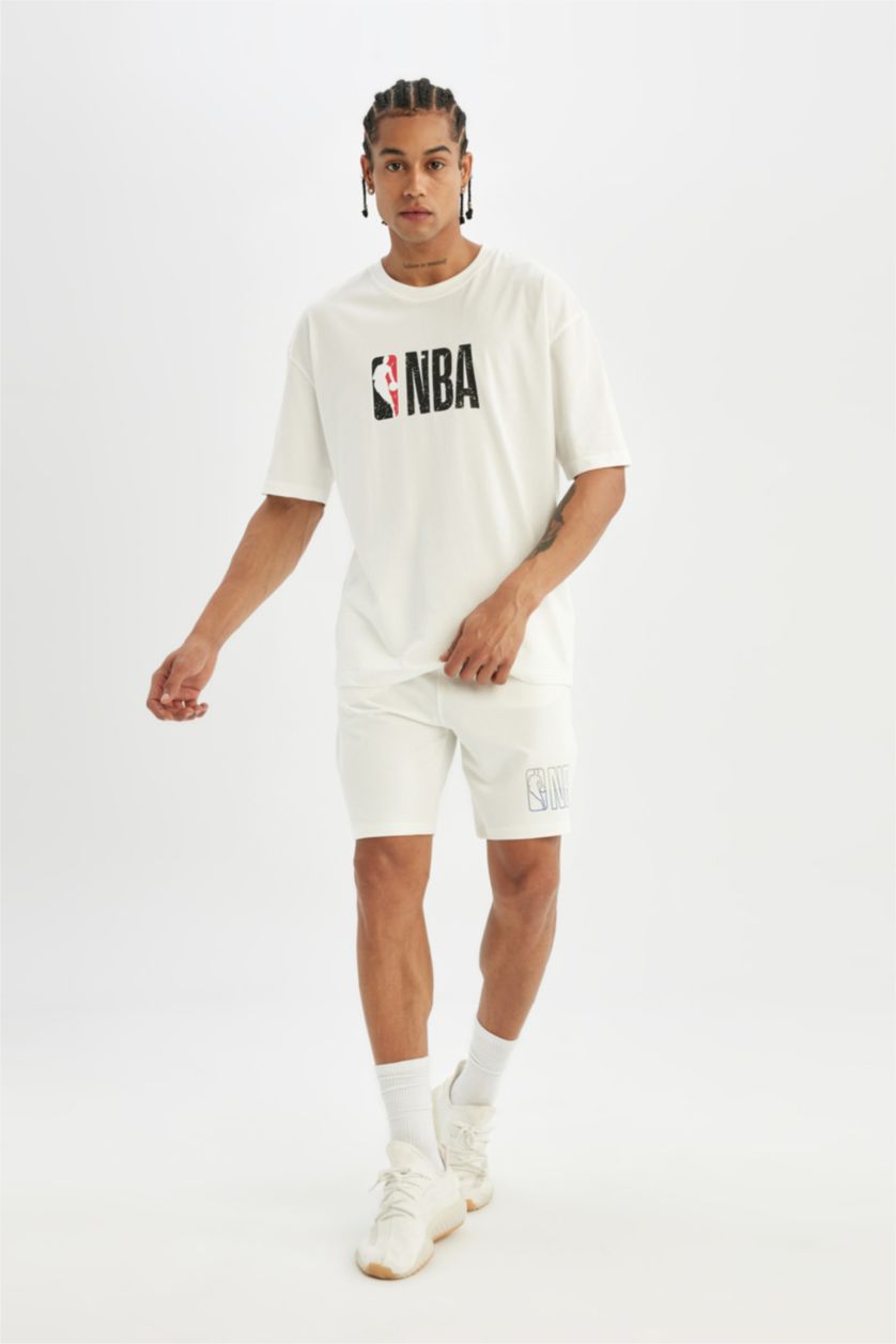 MAN Ecru DeFactoFit NBA Wordmark Standard Fit Short Leg Shorts