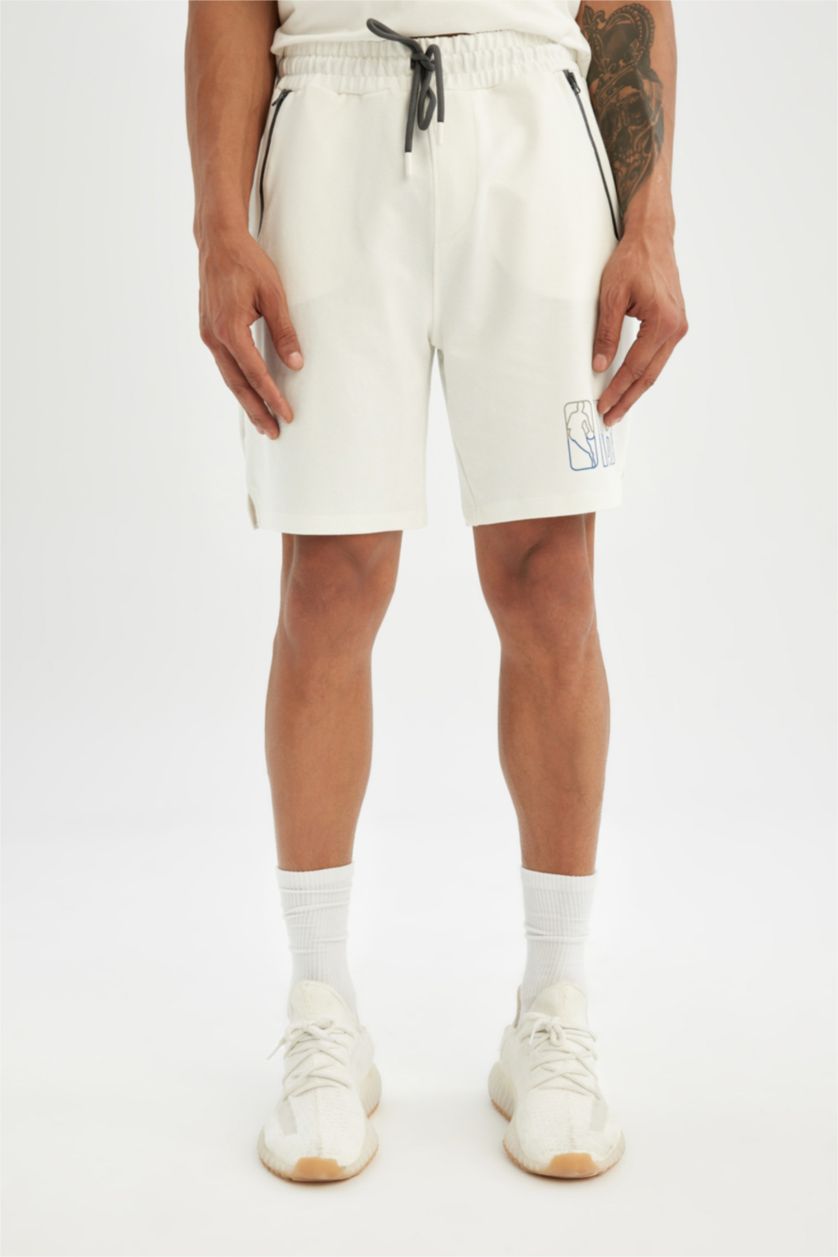 MAN Ecru DeFactoFit NBA Wordmark Standard Fit Short Leg Shorts