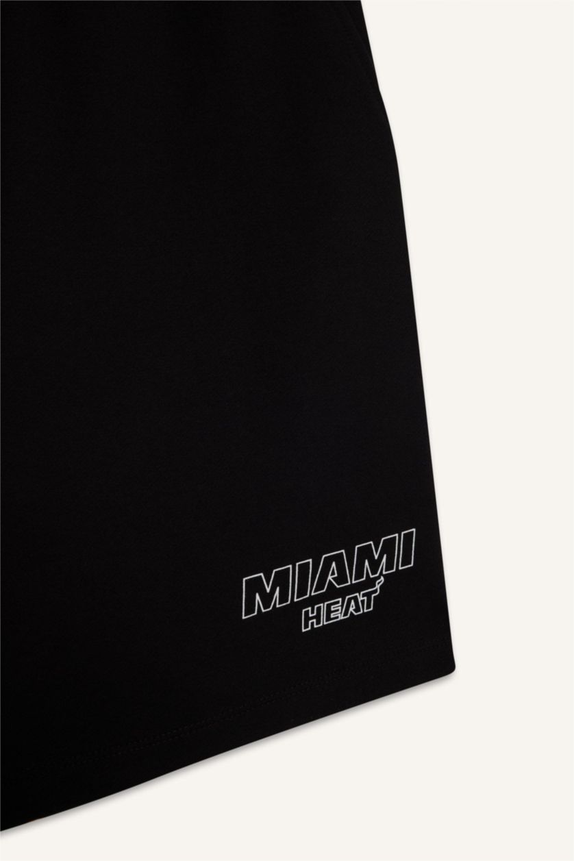 Erkek Siyah NBA Miami Heat Standart Fit Kısa Paça Şort