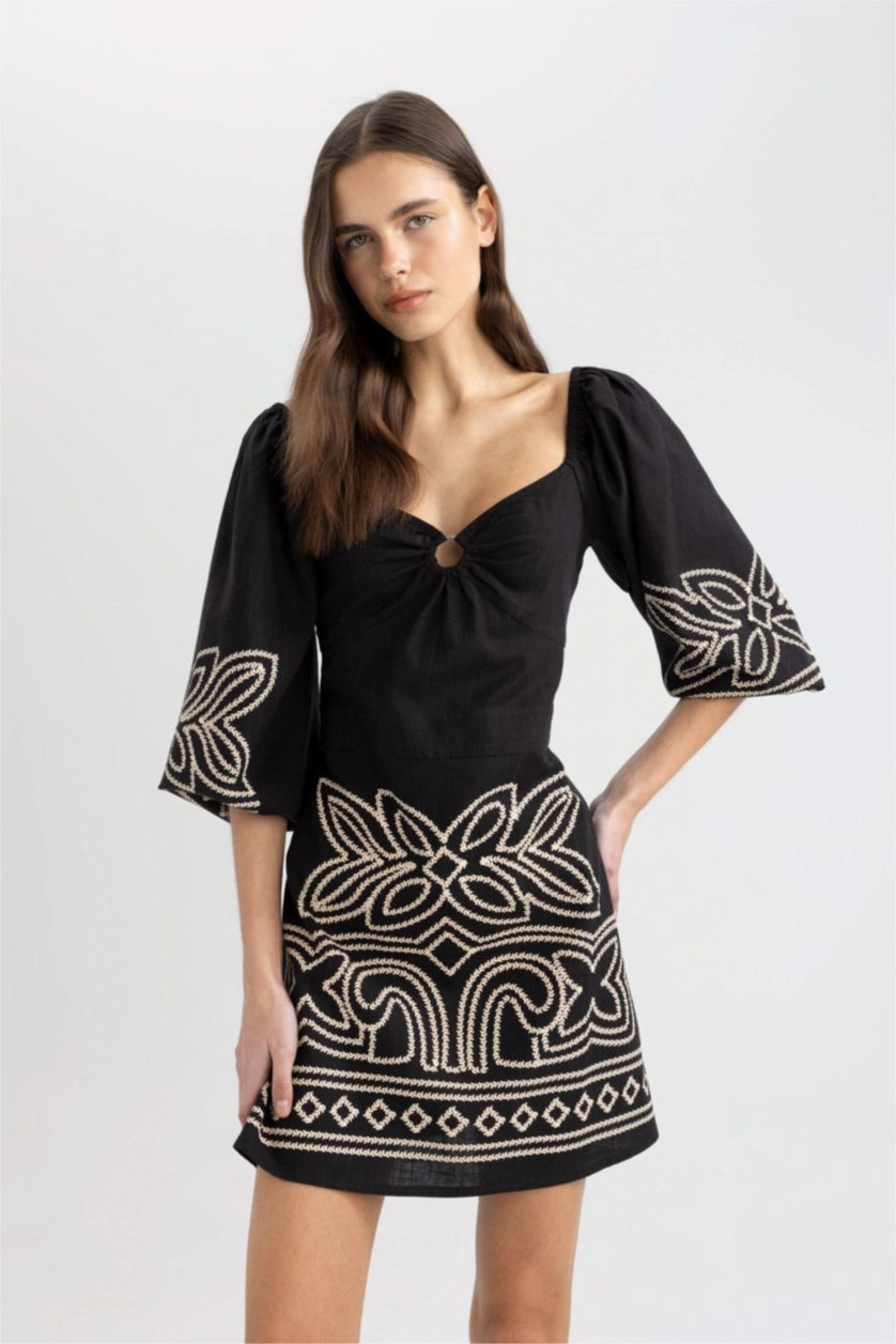 Kadın Siyah A Kesim Kalp Yaka Etnik Desenli Yarım Kol Mini Elbise