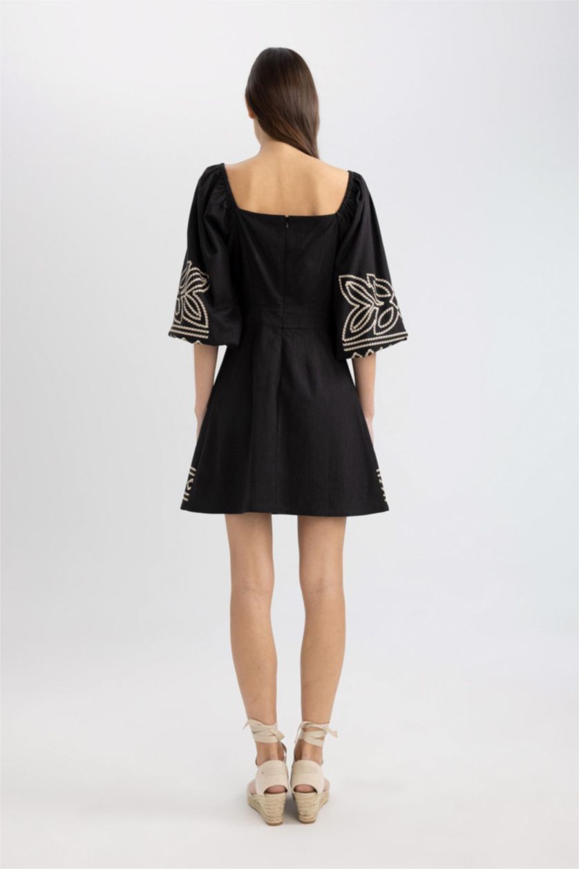 Kadın Siyah A Kesim Kalp Yaka Etnik Desenli Yarım Kol Mini Elbise