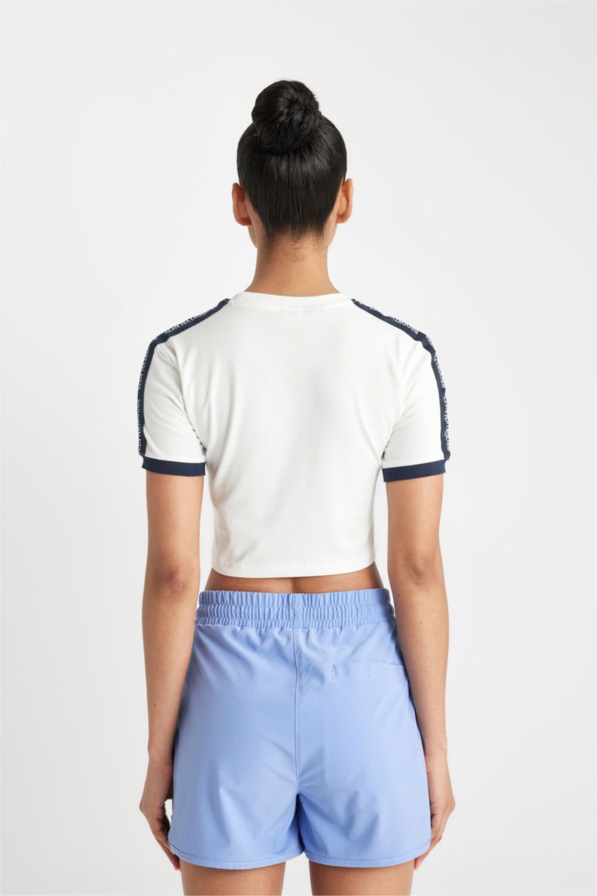 Kadın Ekru NBA Brooklyn Nets Cropped Fıt Bisiklet Yaka Kısa Kollu Tişört