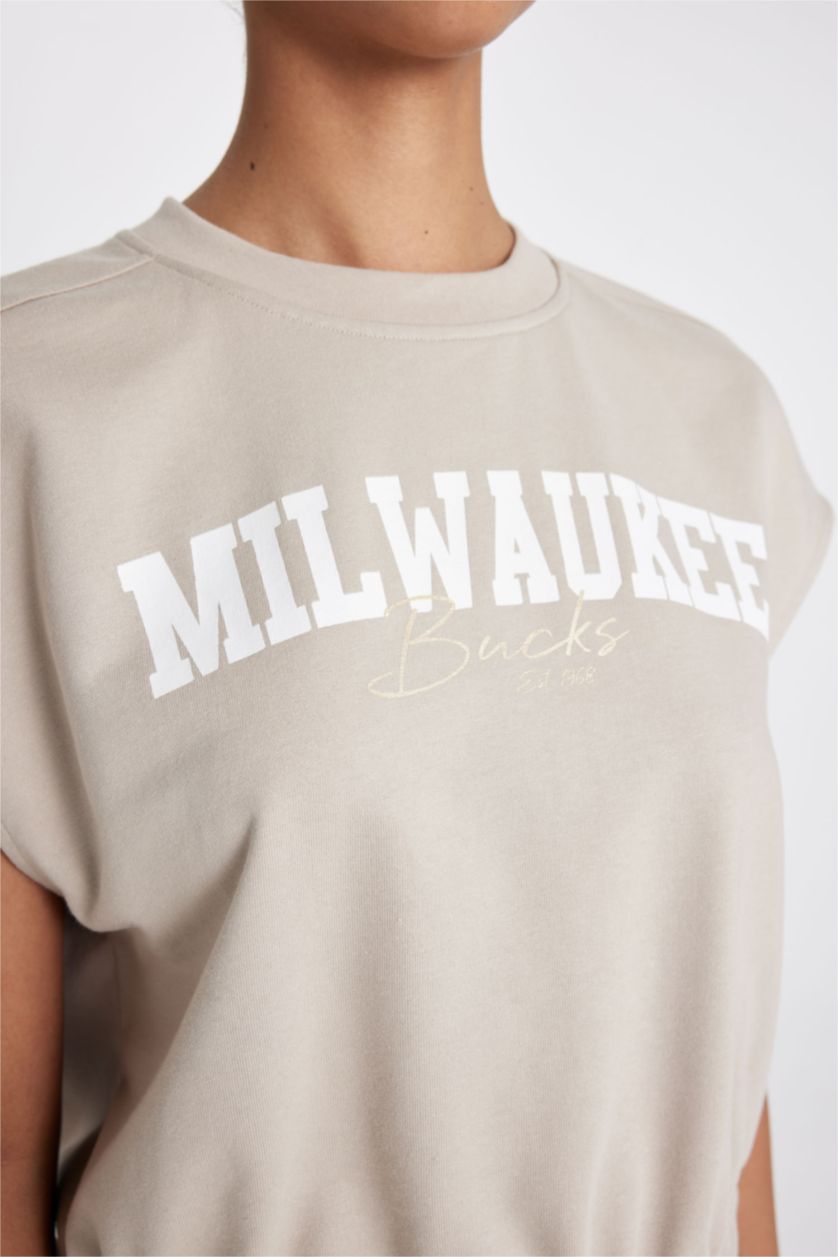 WOMAN Stone DeFactoFit NBA Milwaukee Bucks Crew Neck T-Shirt