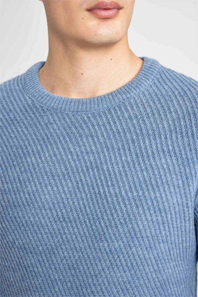 رجال أزرق بلوفر تريكو قصة عادية برقبة مستديرة