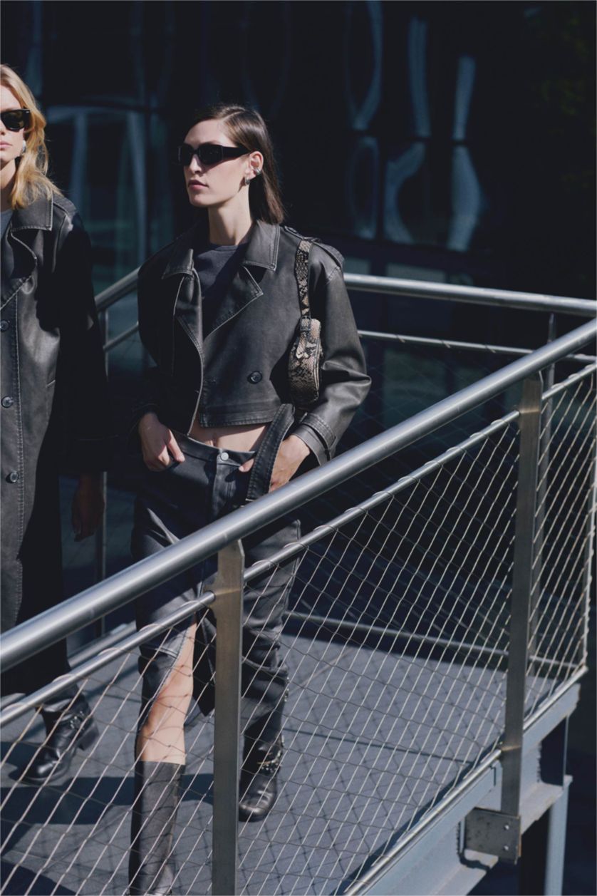 Women Light Khaki Button up Trenchcoat