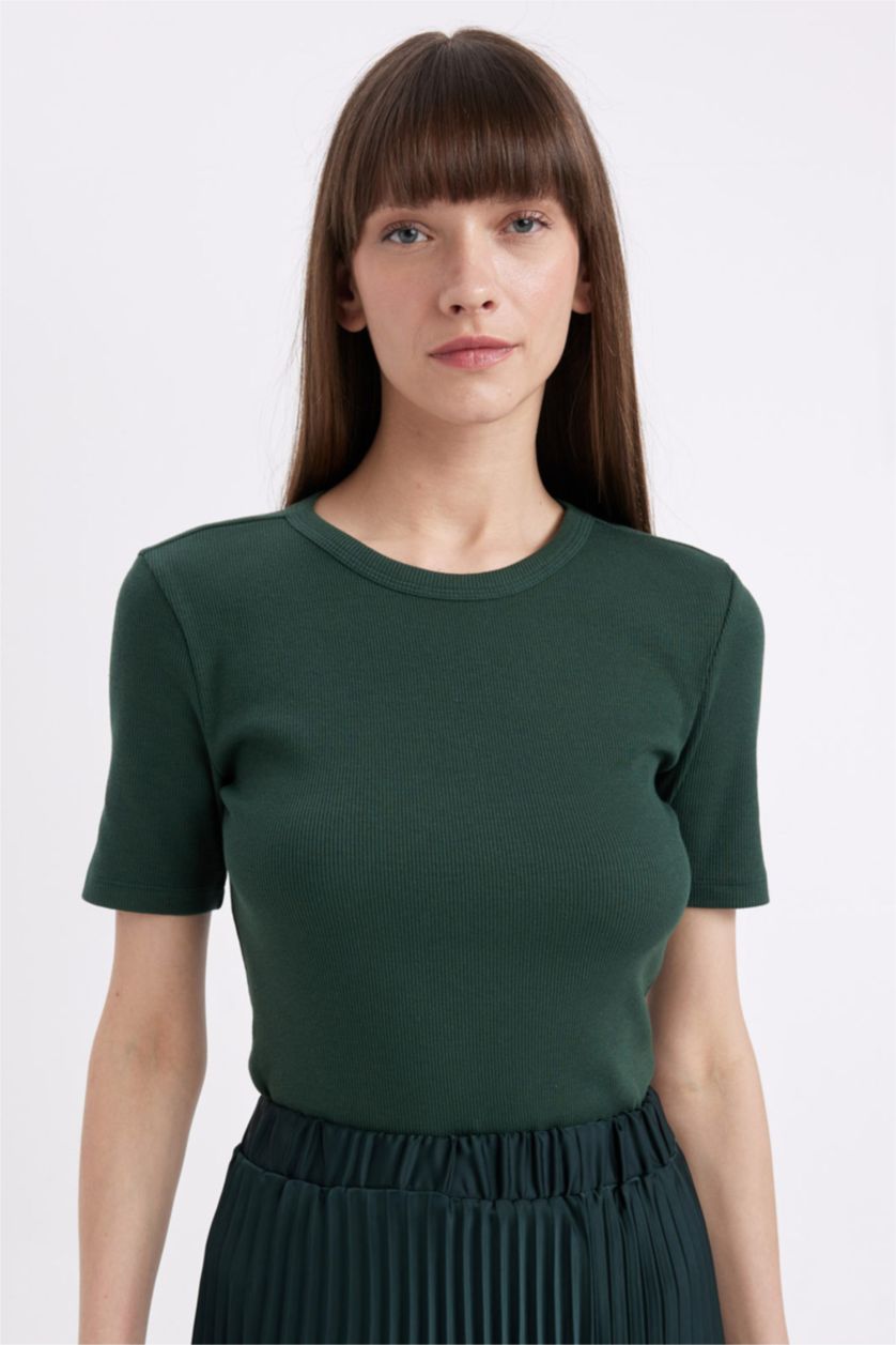 Kadın Yeşil Slim Fit Dar Kesim Bisiklet Yaka Fitilli Kaşkorse Basic Düz Kısa Kollu Tişört