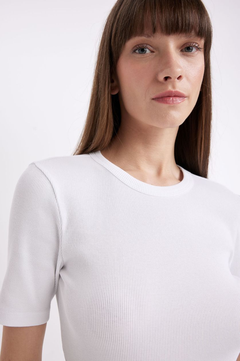 Kadın Violet Beyaz Beyaz Slim Fit Dar Kesim Bisiklet Yaka Fitilli Kaşkorse Basic Düz Kısa Kollu Tişört