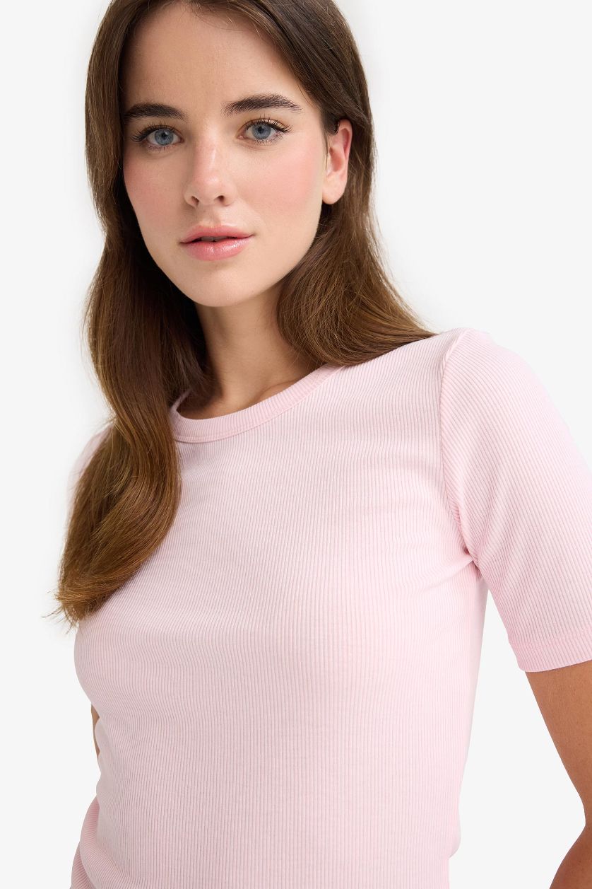 Kadın Açık Pembe Slım Fıt Bisiklet Yaka Basıc Düz Fitilli Kaşkorse Kısa Kollu Tişört