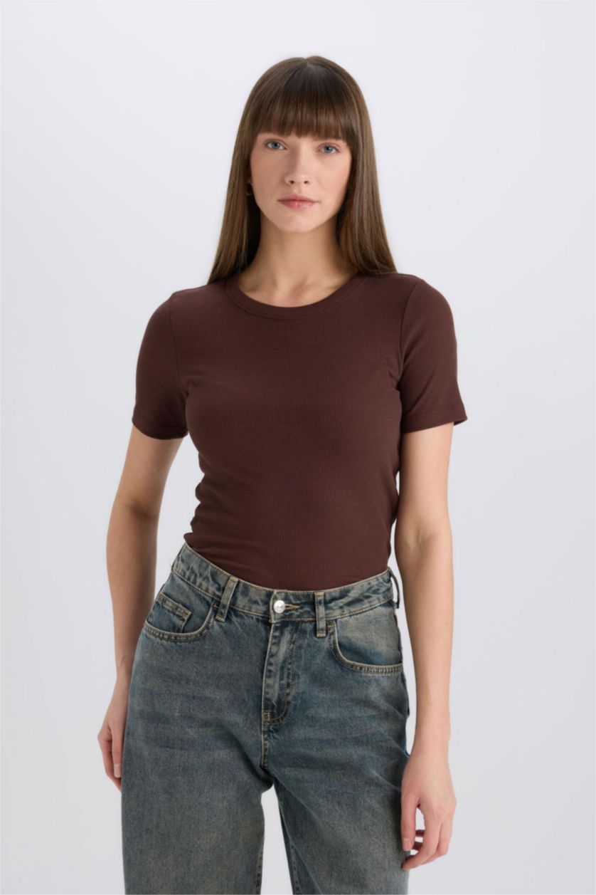 Kadın Kahve Slim Fit Dar Kesim Bisiklet Yaka Fitilli Kaşkorse Basic Düz Kısa Kollu Tişört