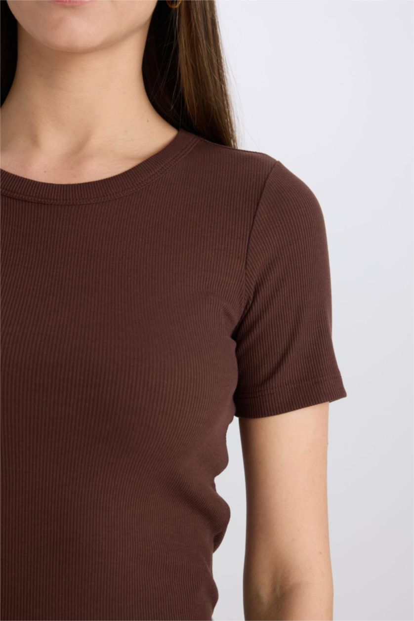 Kadın Kahve Slim Fit Dar Kesim Bisiklet Yaka Fitilli Kaşkorse Basic Düz Kısa Kollu Tişört