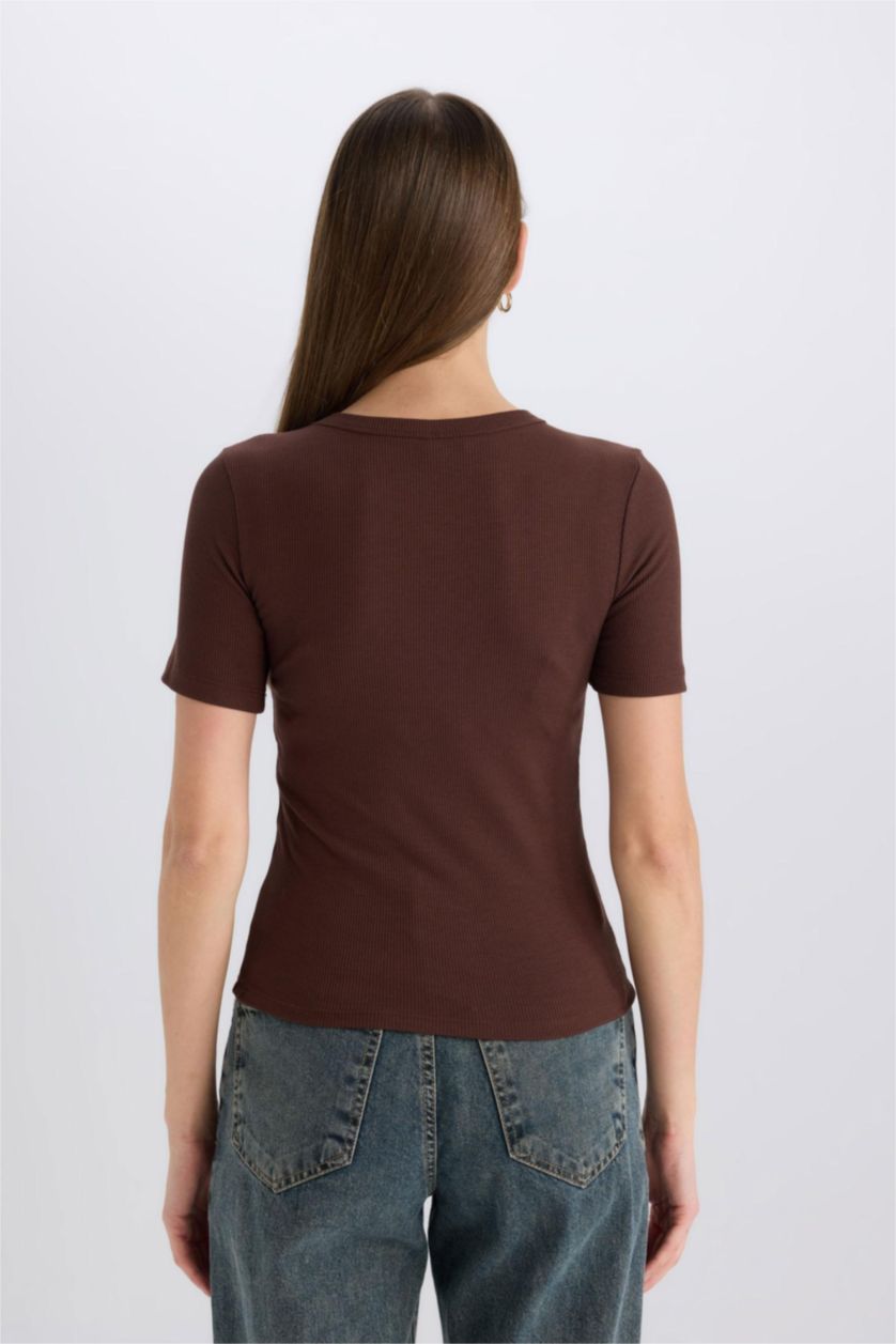 Kadın Kahve Slim Fit Dar Kesim Bisiklet Yaka Fitilli Kaşkorse Basic Düz Kısa Kollu Tişört