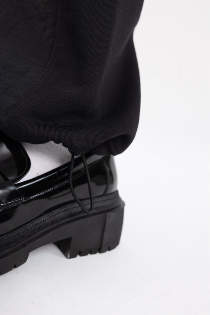 Kadın Siyah Jogger Eşofman Altı Basic Düz Beli Lastikli Ayarlanabilir Lastik Paçalı Cepli