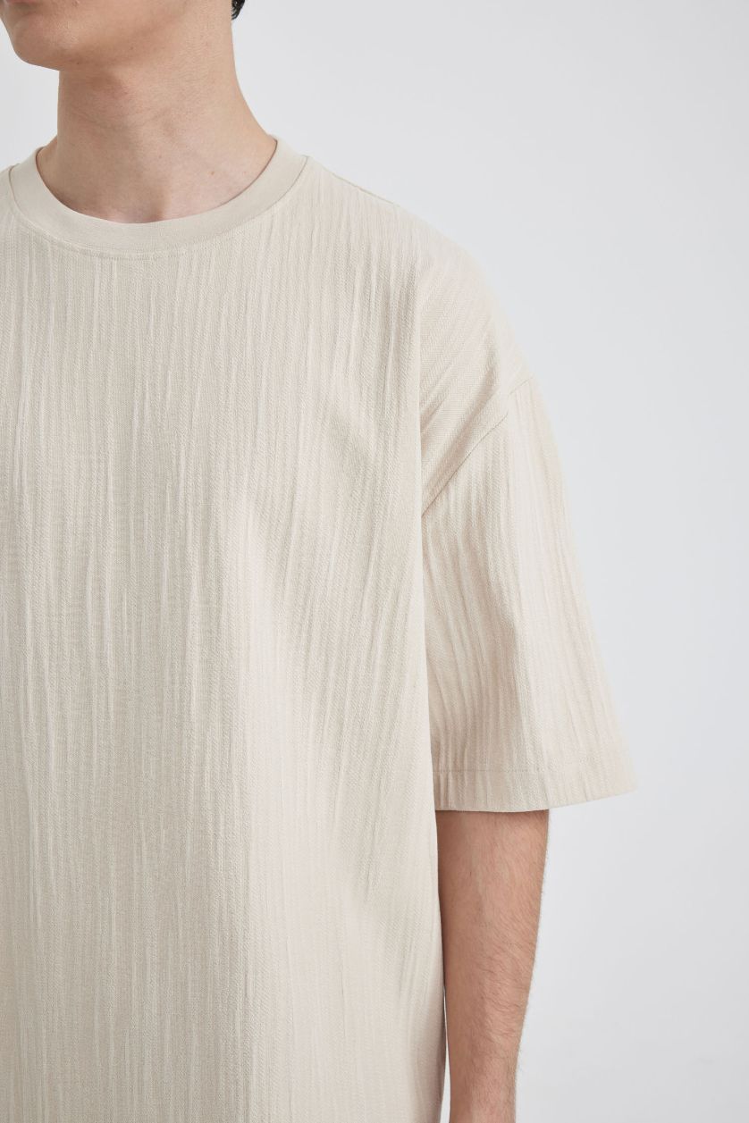 Man Beige Loose Fit Crew Neck Short Sleeve T-Shirt