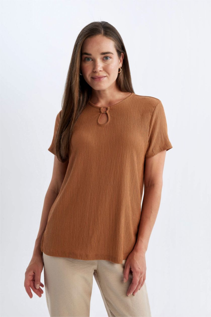 Kadın Açık Kahve Bisiklet Yaka Kısa Kollu Tişört