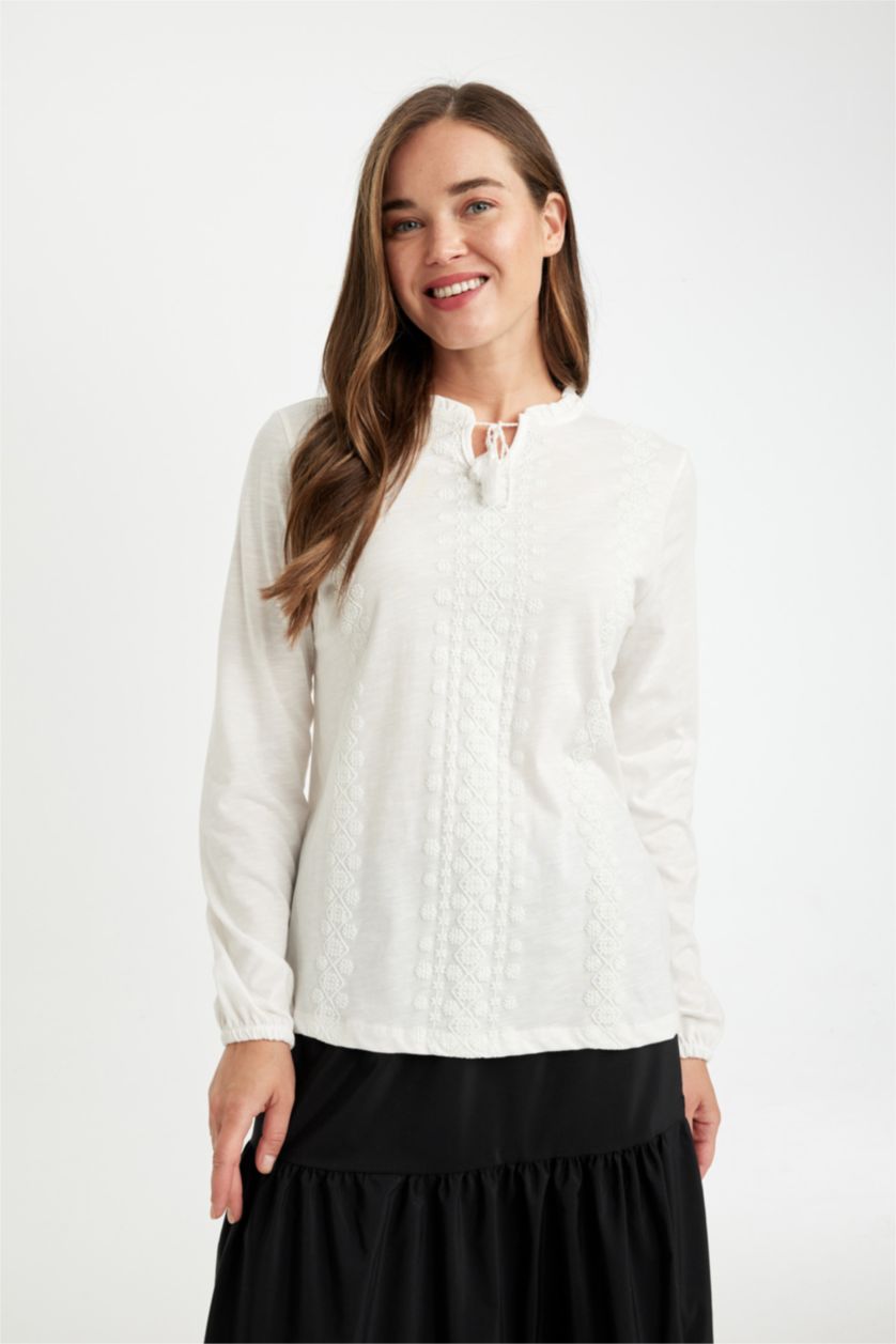 نساء بيج فاتح تيشيرت قطن كم طويل قصة عادية