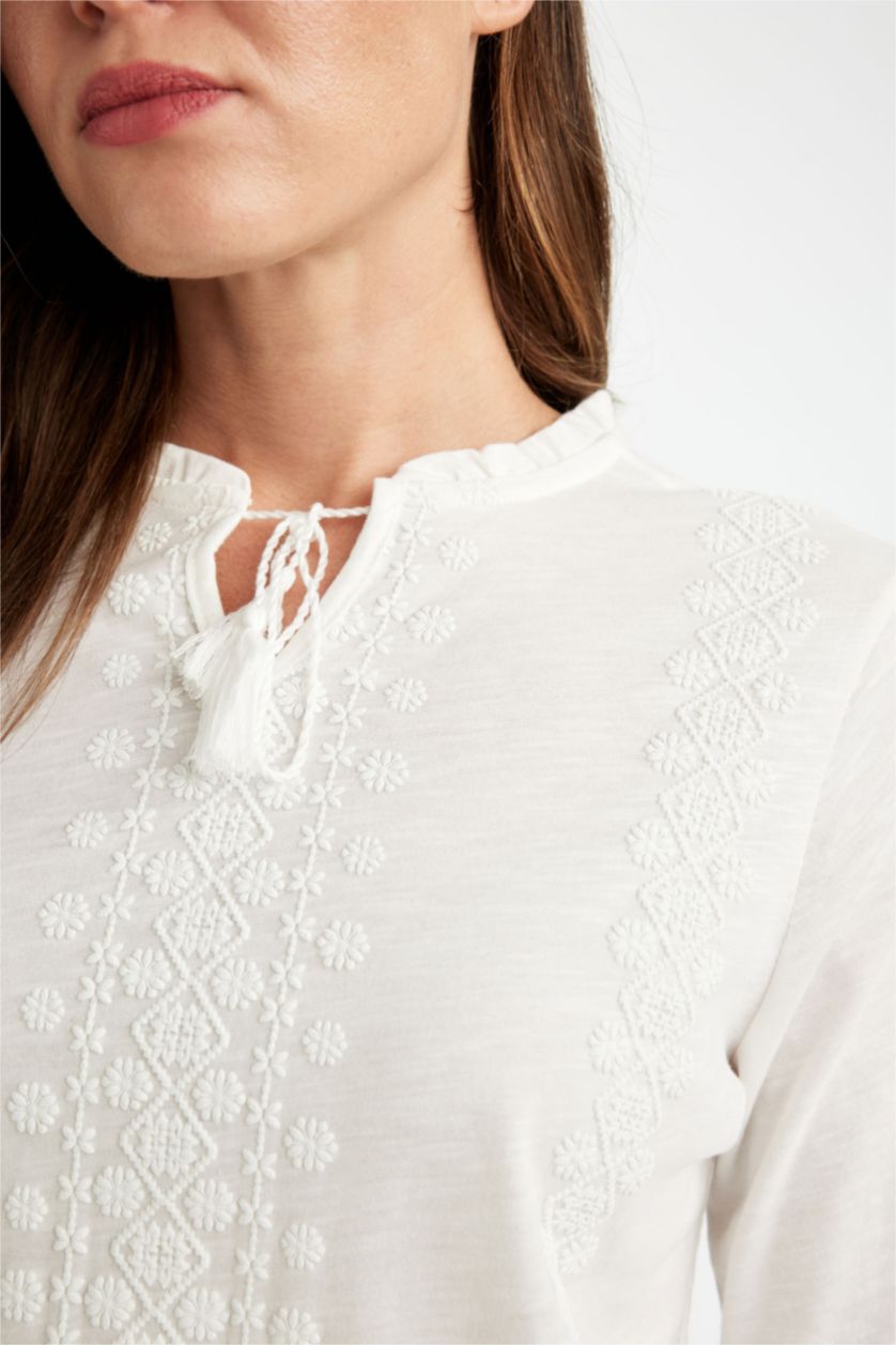 نساء بيج فاتح تيشيرت قطن كم طويل قصة عادية