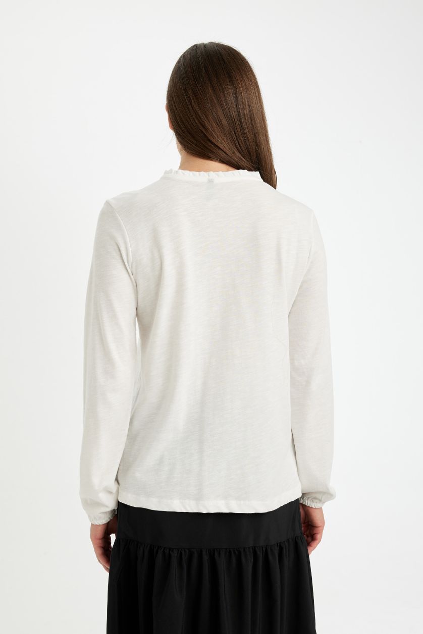 نساء بيج فاتح تيشيرت قطن كم طويل قصة عادية