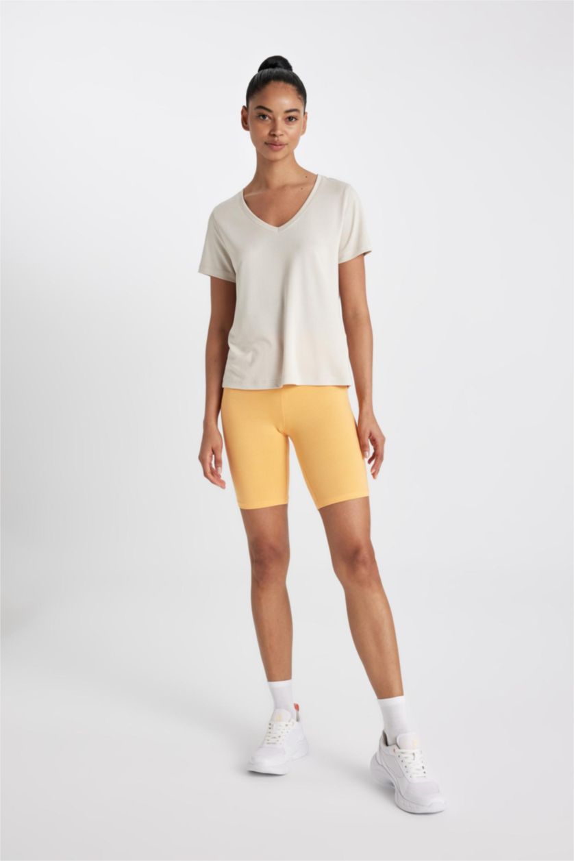 حريمي بيج فاتح تيشيرت نص كم قصة عادية نسيج مشروط بياقة V من DeFactoFit