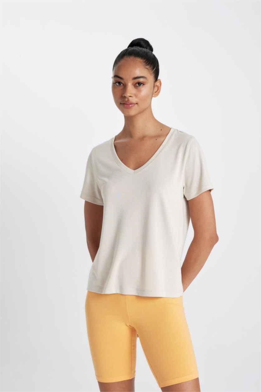 حريمي بيج فاتح تيشيرت نص كم قصة عادية نسيج مشروط بياقة V من DeFactoFit