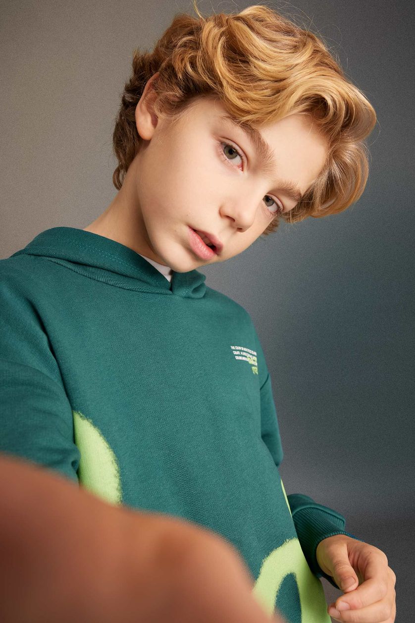 أولاد أخضر سويت شيرت اوفر سايز ولادي بغطاء للرأس