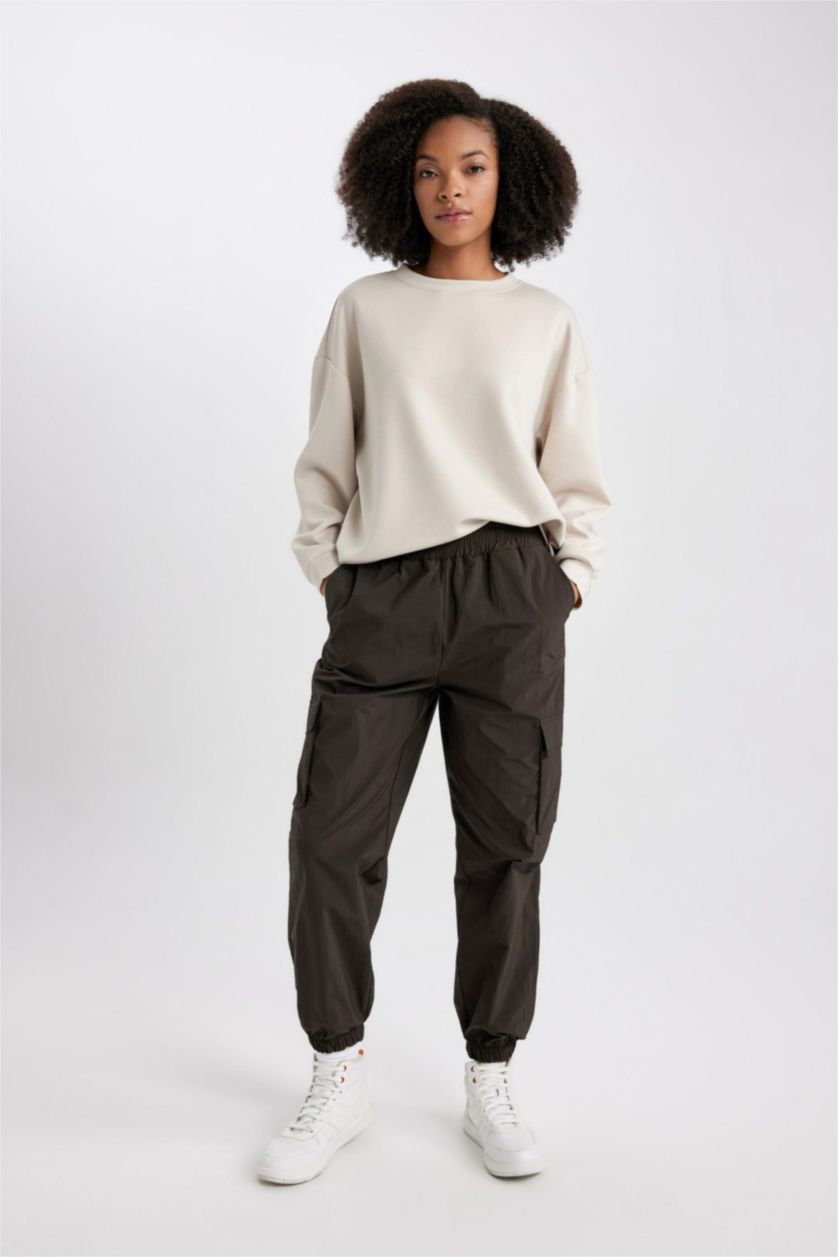 Kadın Koyu Kahve Standart Fit Basic Düz Sporcu Paraşüt Pantolon