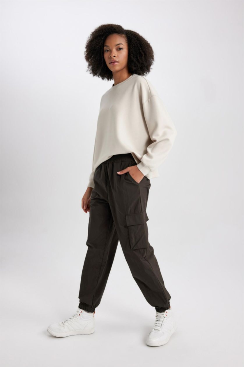 Kadın Koyu Kahve Standart Fit Basic Düz Sporcu Paraşüt Pantolon