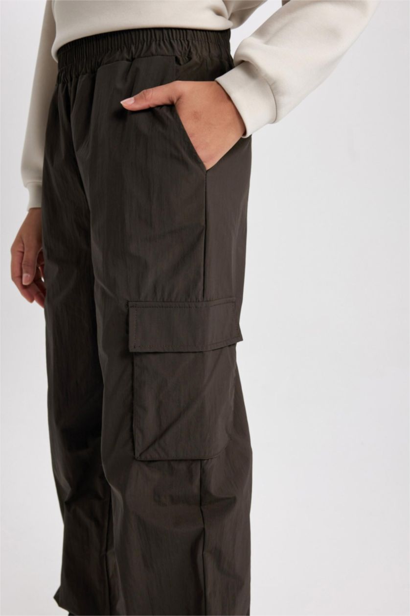 Kadın Koyu Kahve Standart Fit Basic Düz Sporcu Paraşüt Pantolon