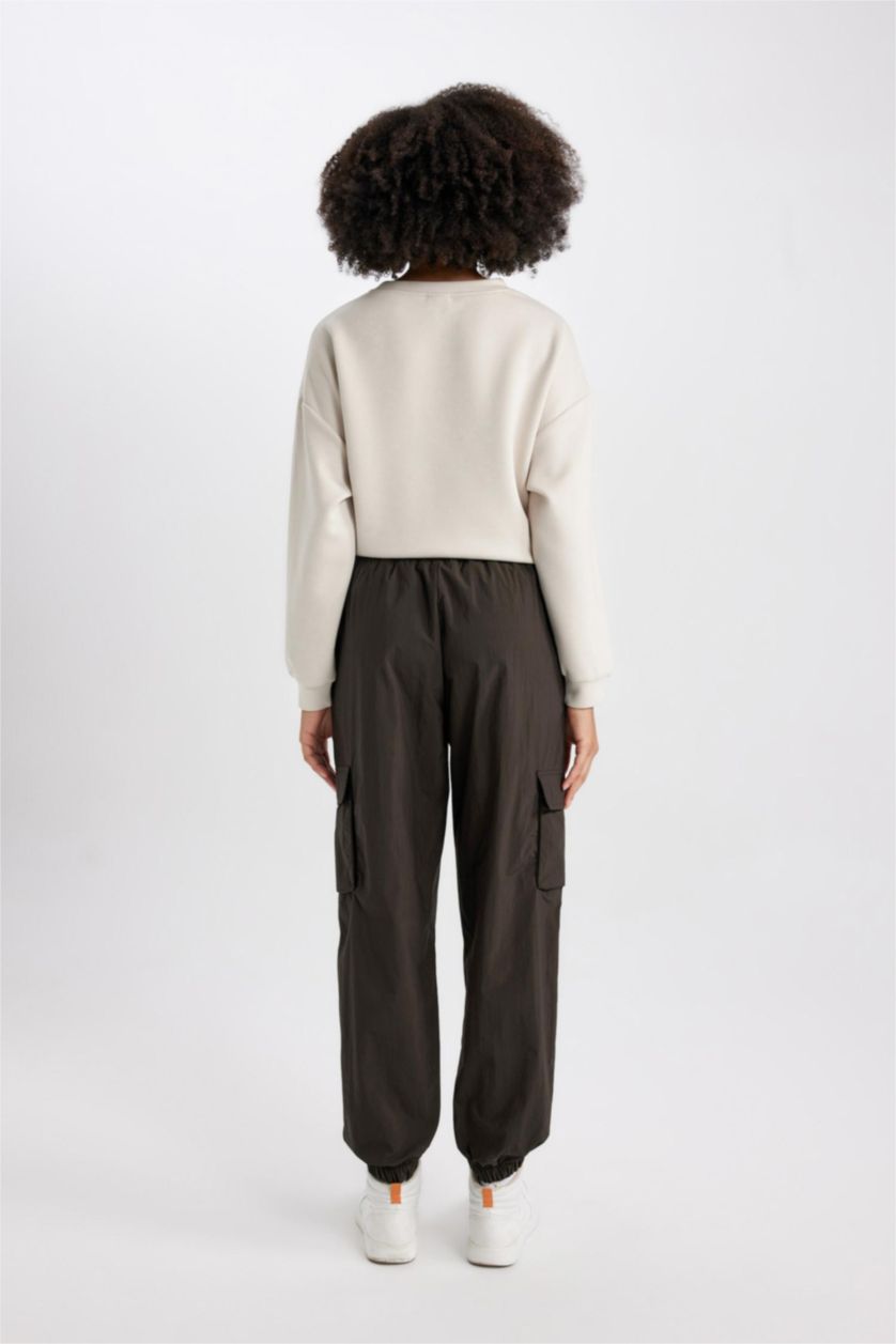 Kadın Koyu Kahve Standart Fit Basic Düz Sporcu Paraşüt Pantolon