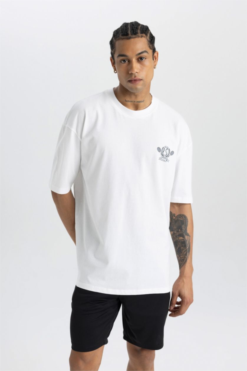 رجال أبيض تي شيرت مطبوع اوفر سايز بياقة مستديرة بطبعة من الخلف من DeFactoFit