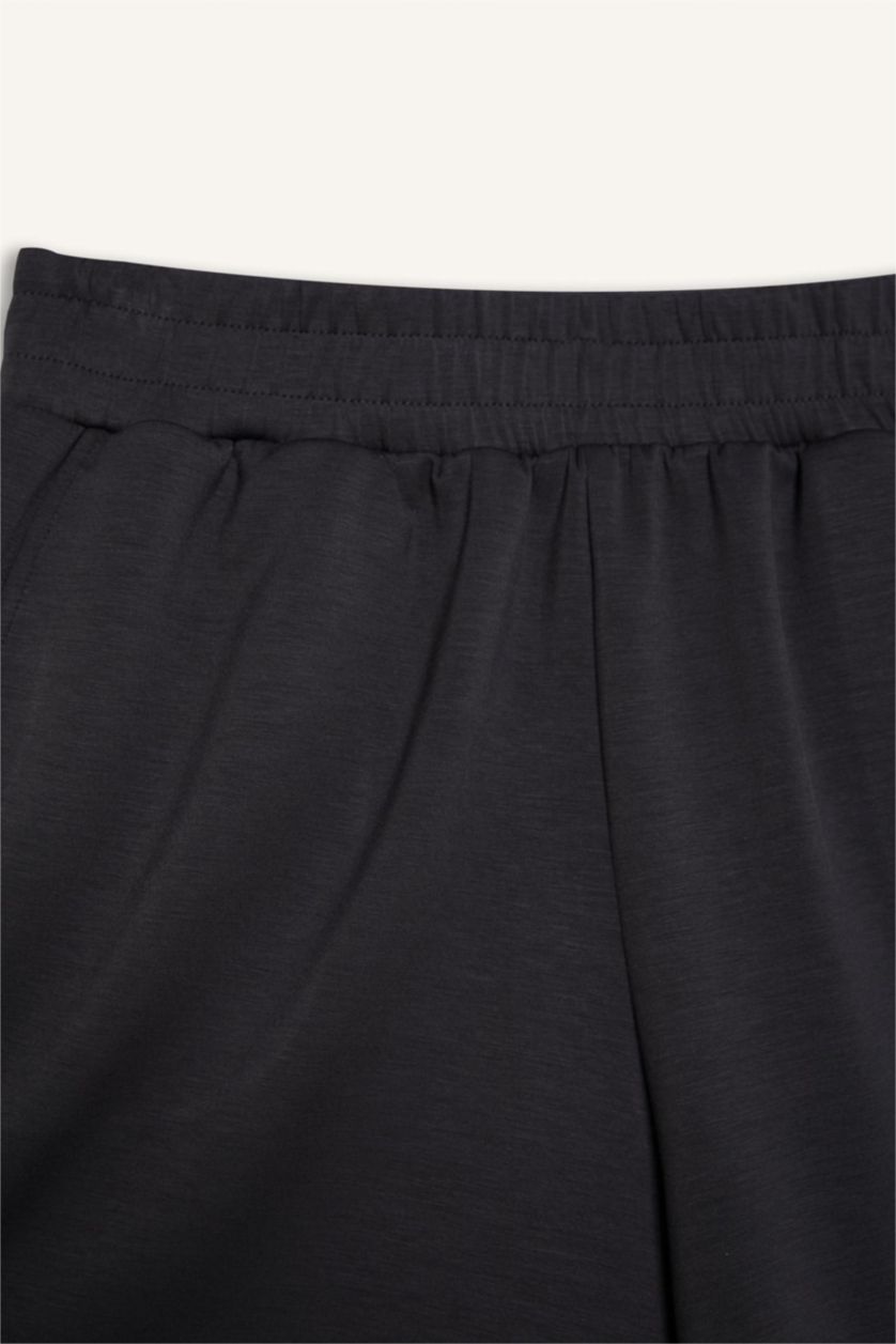 نساء أنثرا شورت رياضي قصير قصة عادية بجيب من DeFactoFit