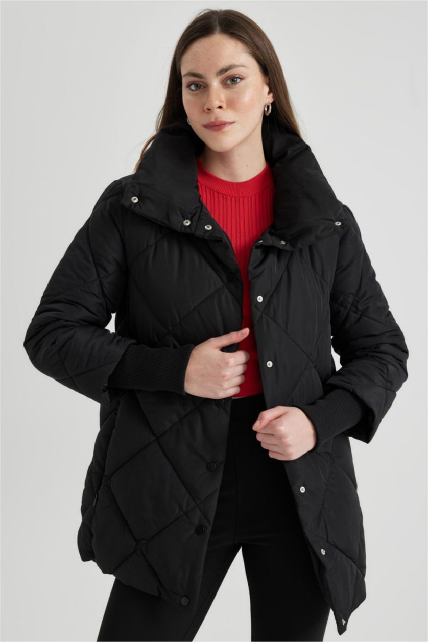 Woman Black Waterproof Puffer Jacket