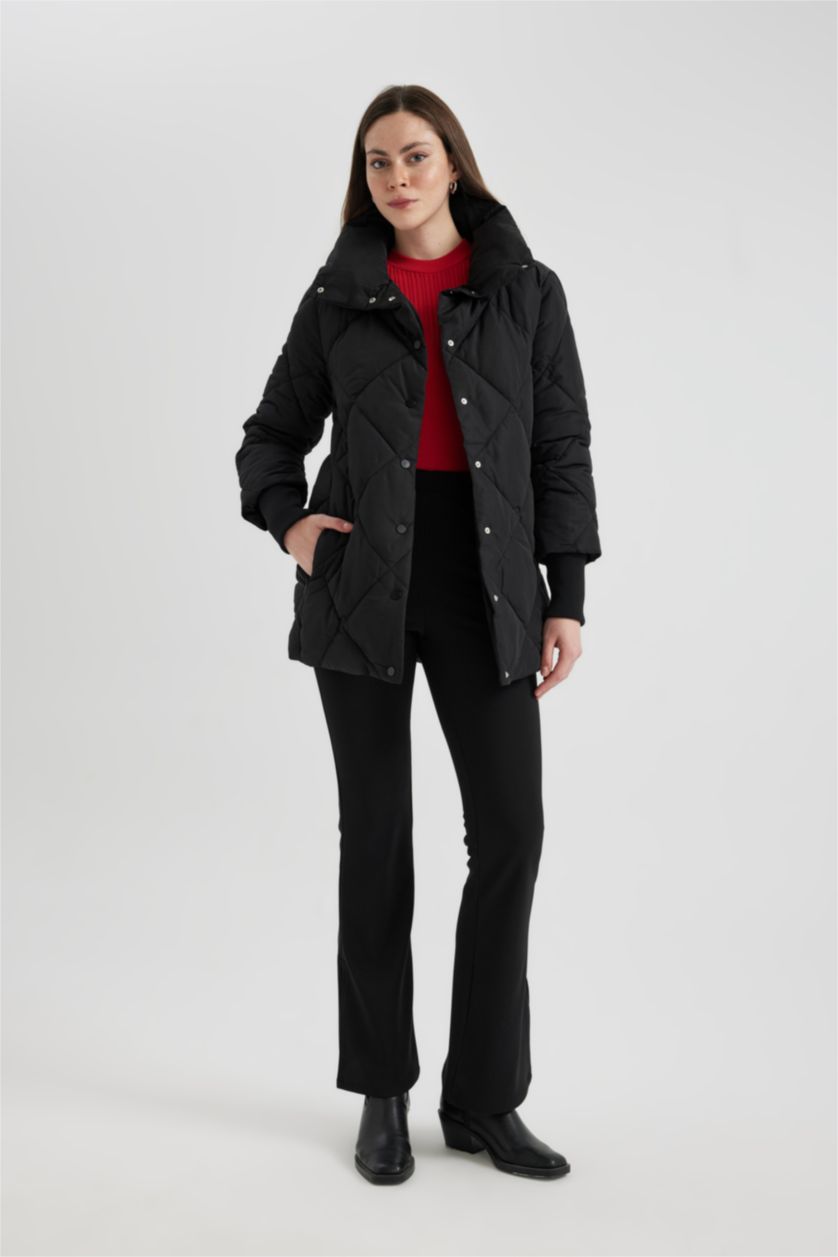Woman Black Waterproof Puffer Jacket