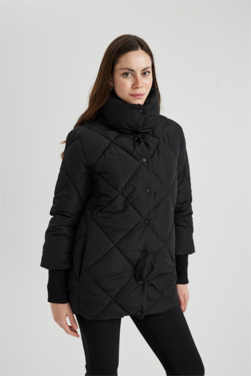 Woman Black Waterproof Puffer Jacket