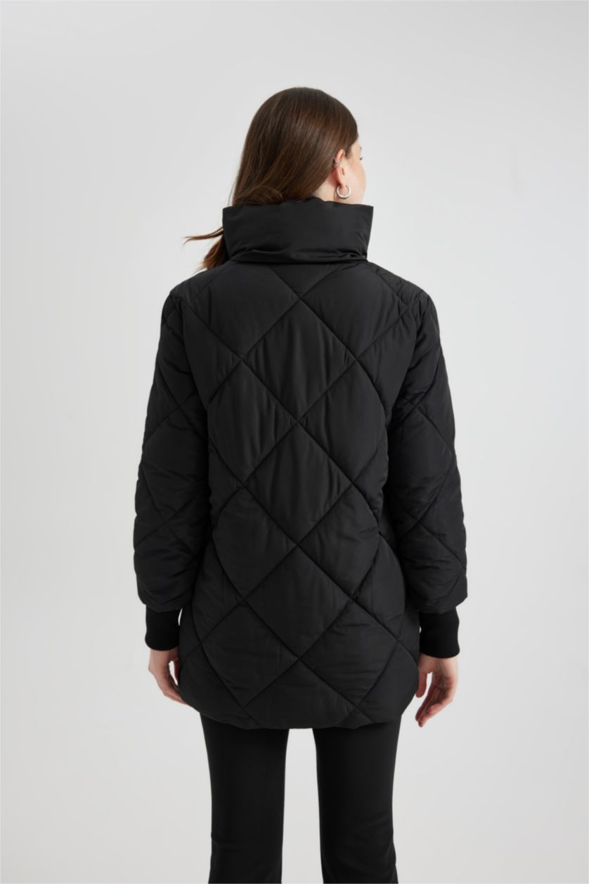 Woman Black Waterproof Puffer Jacket