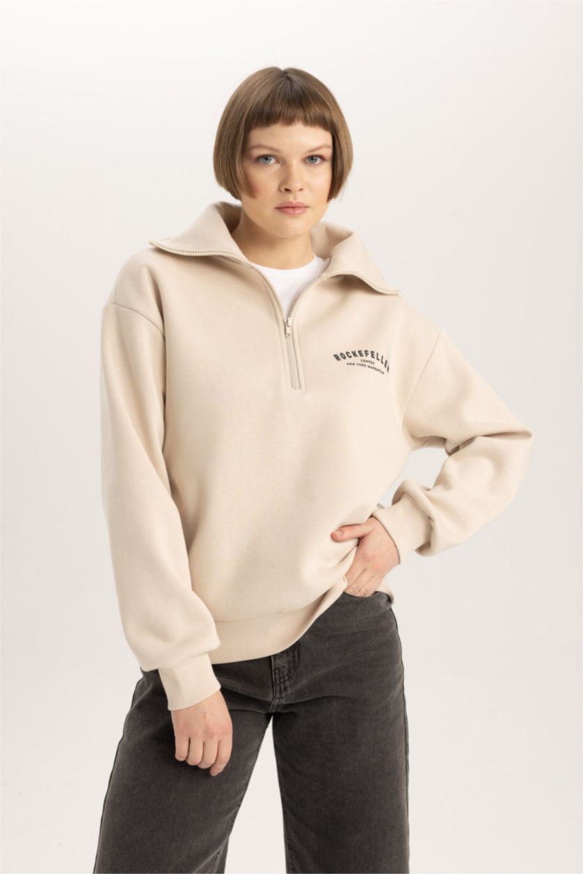 حريمي بيج سويت شيرت بطبعة شعار قصة مريحة بياقة نص سوسته