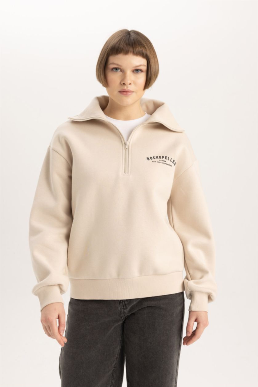 حريمي بيج سويت شيرت بطبعة شعار قصة مريحة بياقة نص سوسته