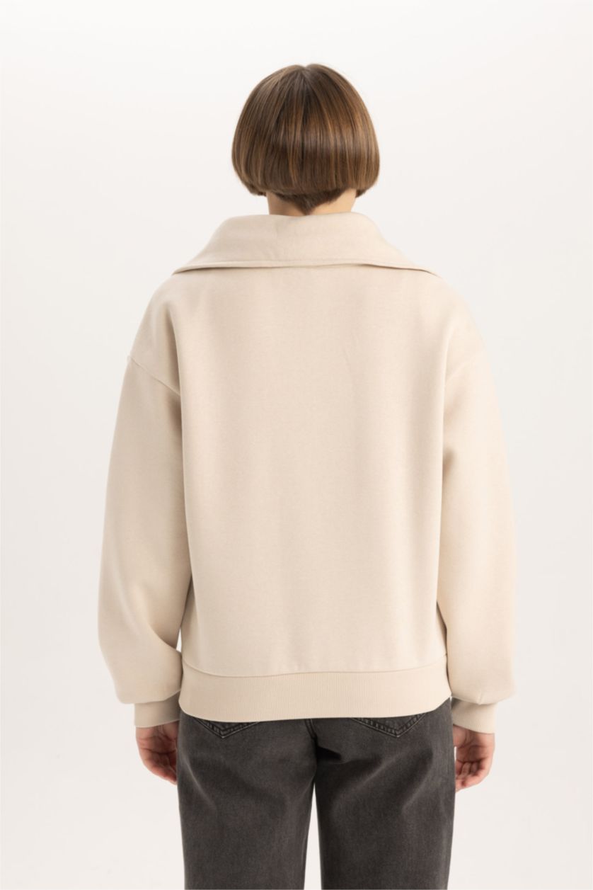 حريمي بيج سويت شيرت بطبعة شعار قصة مريحة بياقة نص سوسته