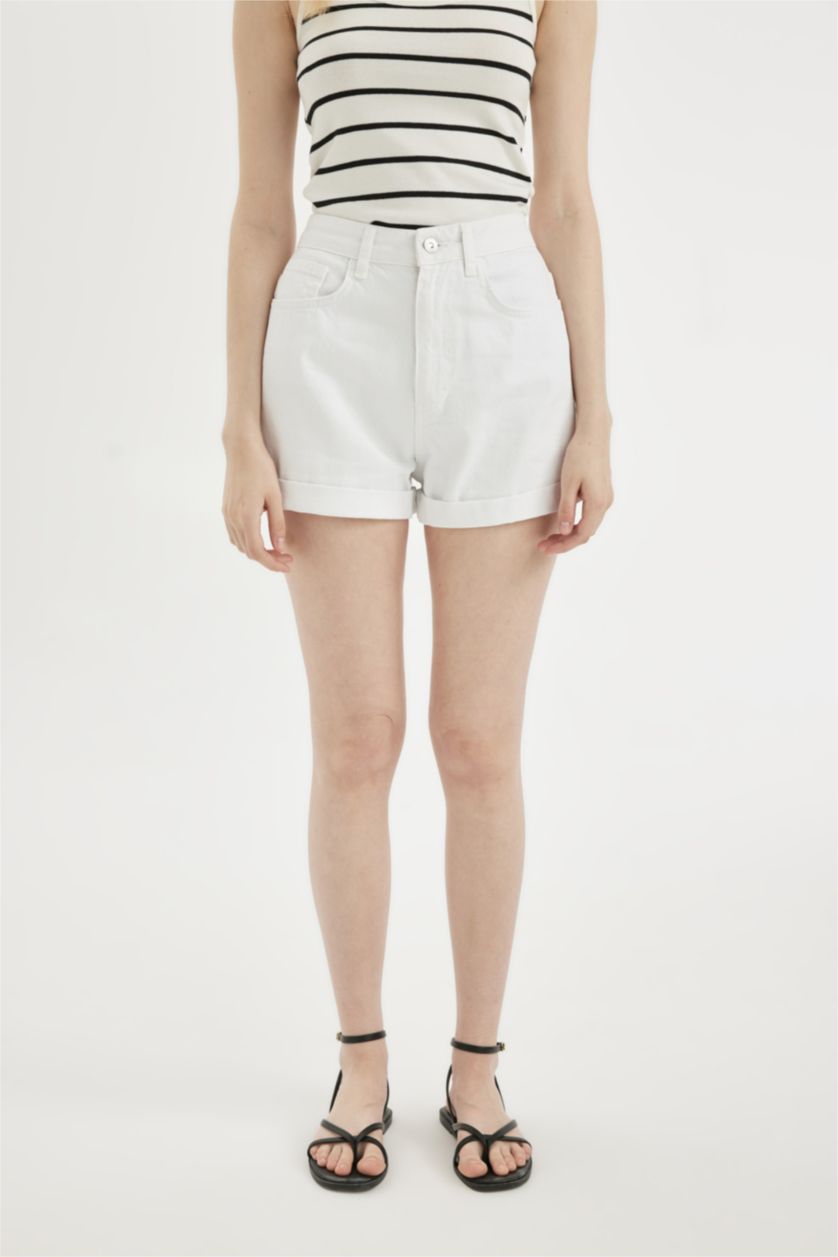 نساء أبيض (000) شورت موم فيت بخصر عالي وحافة مطوية