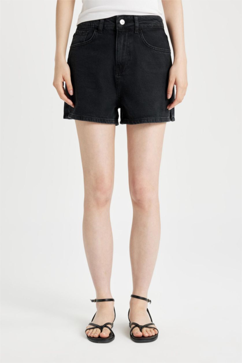 Kadın Siyah Mom Fıt Yüksek Bel Dar Paça Jean Şort