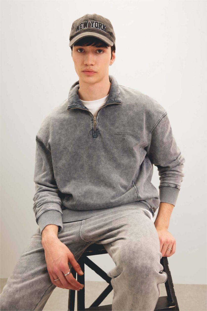 MAN Grey Comfort Fit Stand-up Collar Printed Sweatshirt