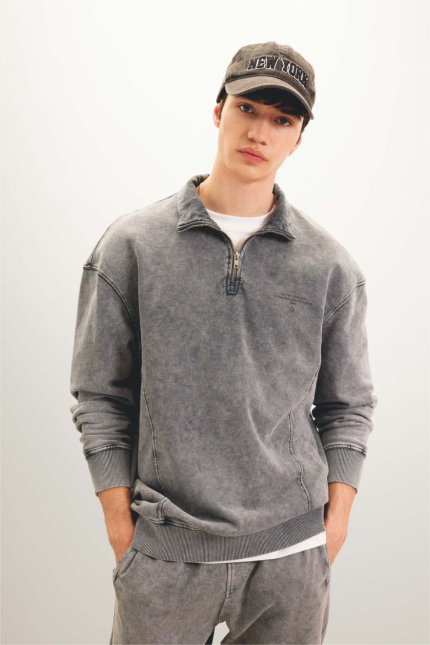 MAN Grey Comfort Fit Stand-up Collar Printed Sweatshirt