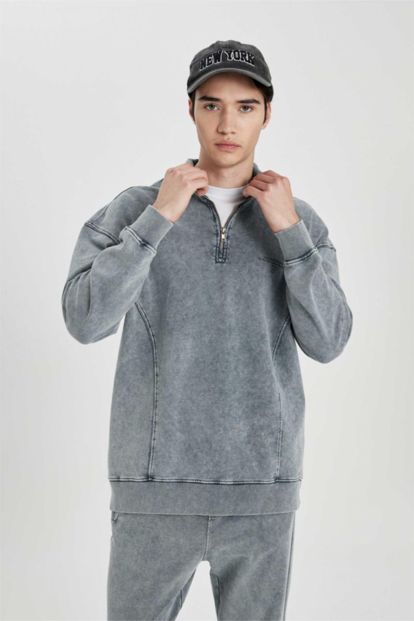 MAN Grey Comfort Fit Stand-up Collar Printed Sweatshirt