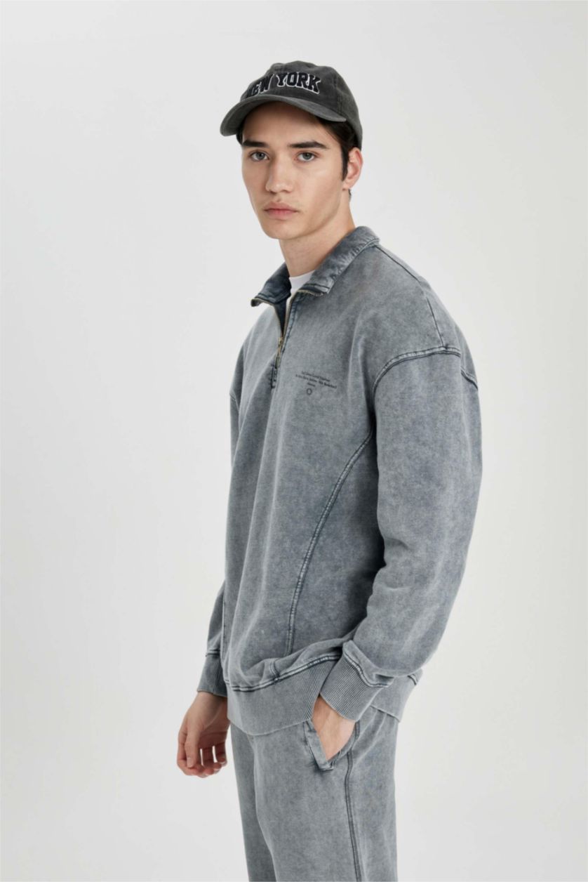 MAN Grey Comfort Fit Stand-up Collar Printed Sweatshirt