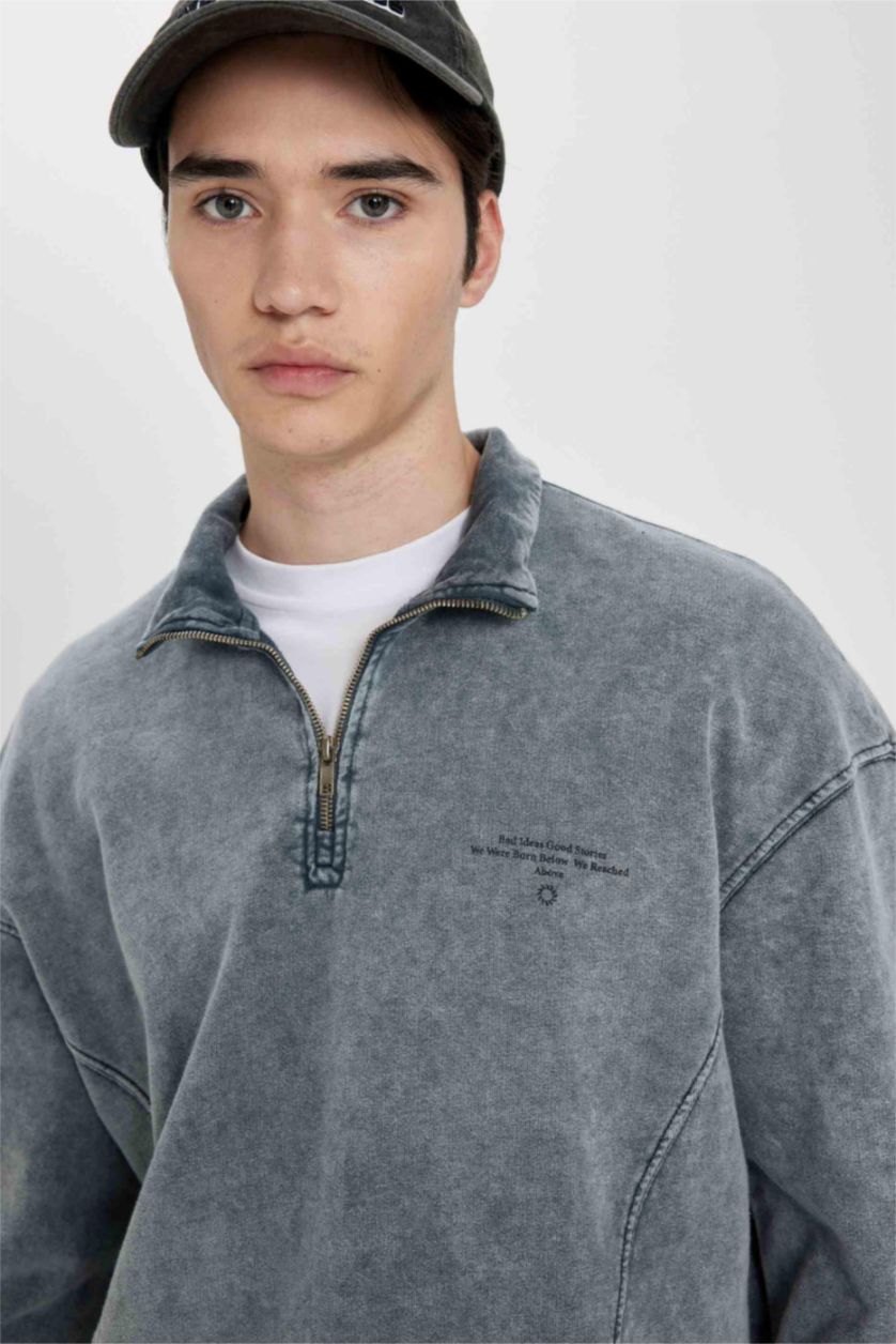 MAN Grey Comfort Fit Stand-up Collar Printed Sweatshirt