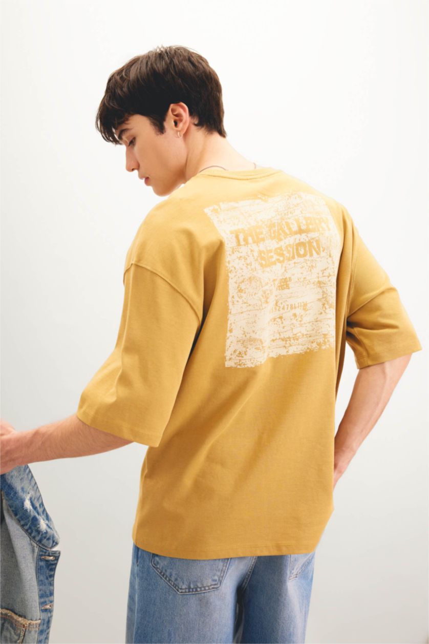 رجال أصفر تيشيرت قصة فضفاضة مطبوع برقبة مستديرة